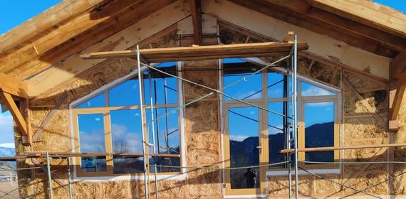 Частный дом в Горном Алтае - реализлванные объекты Сибкомфорт: пластиковые окна, алюминиевые конструкции